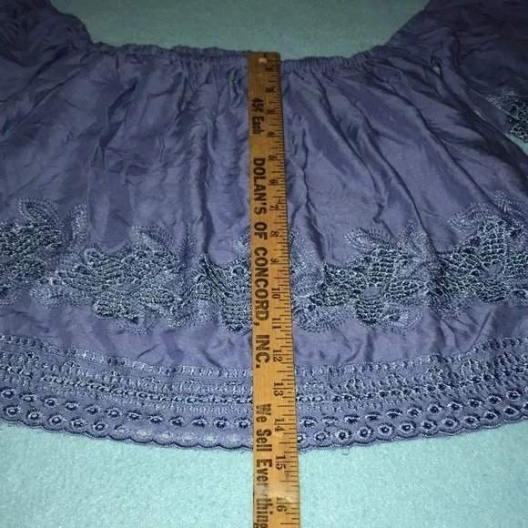 QED LONDON embroidered eyelet bell sleeves off shoulder or not blue NEW size S - Picture 6 of 7